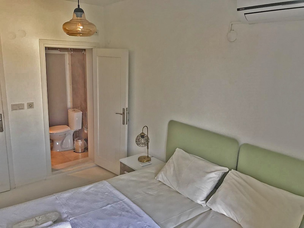 Standard Double Room photo 2