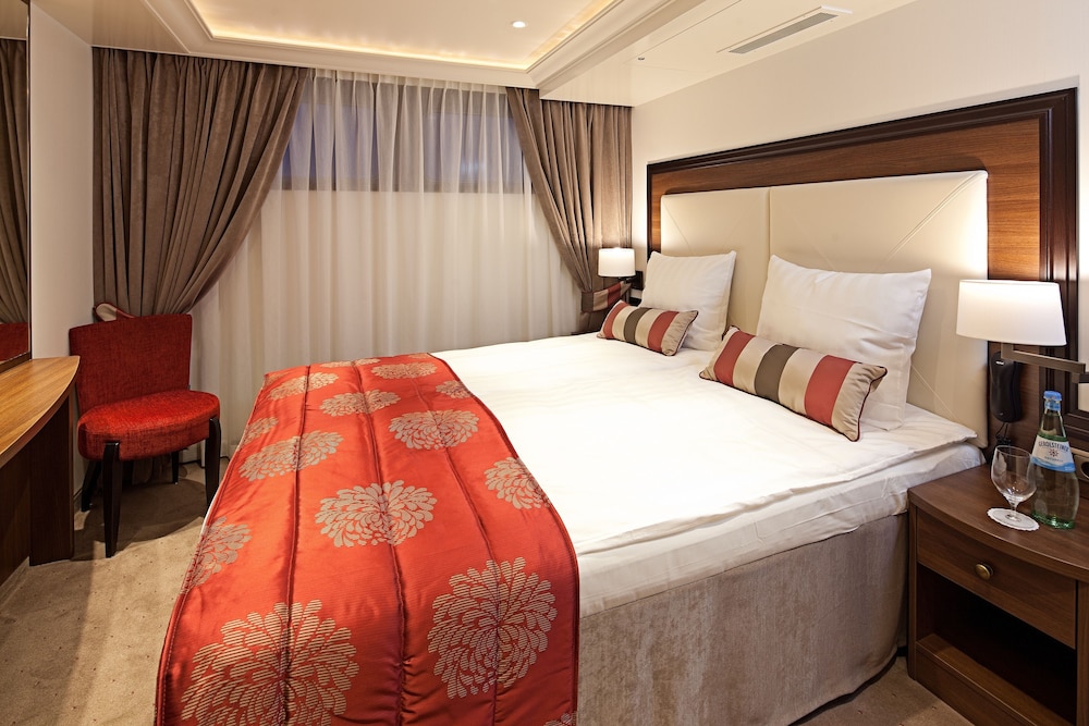 Standard Double Room, City View photo 1