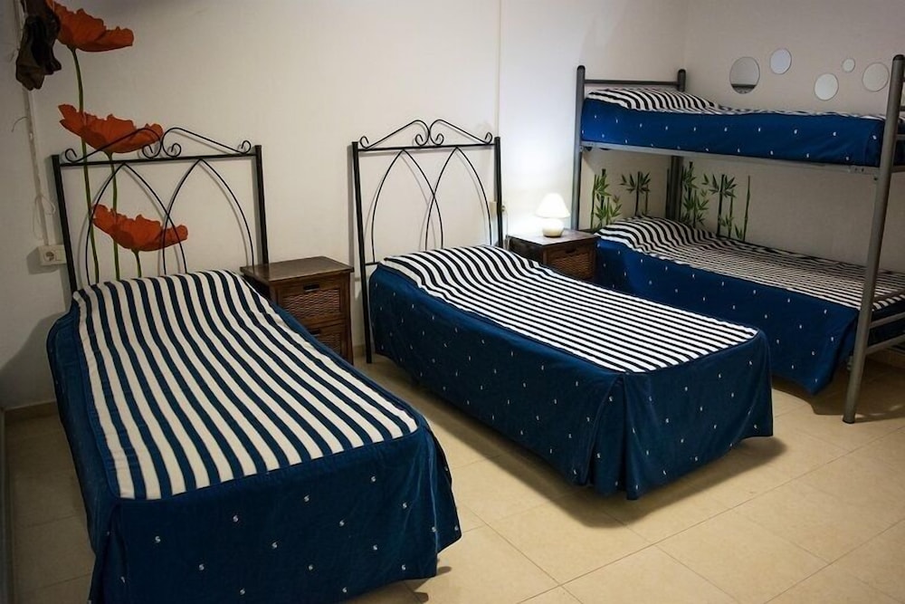 Cama en dormitorio compartido #2, baño compartido (4 personas)