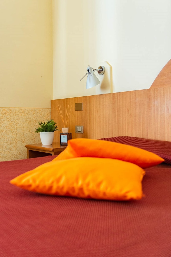 Double Room - Photo 16
