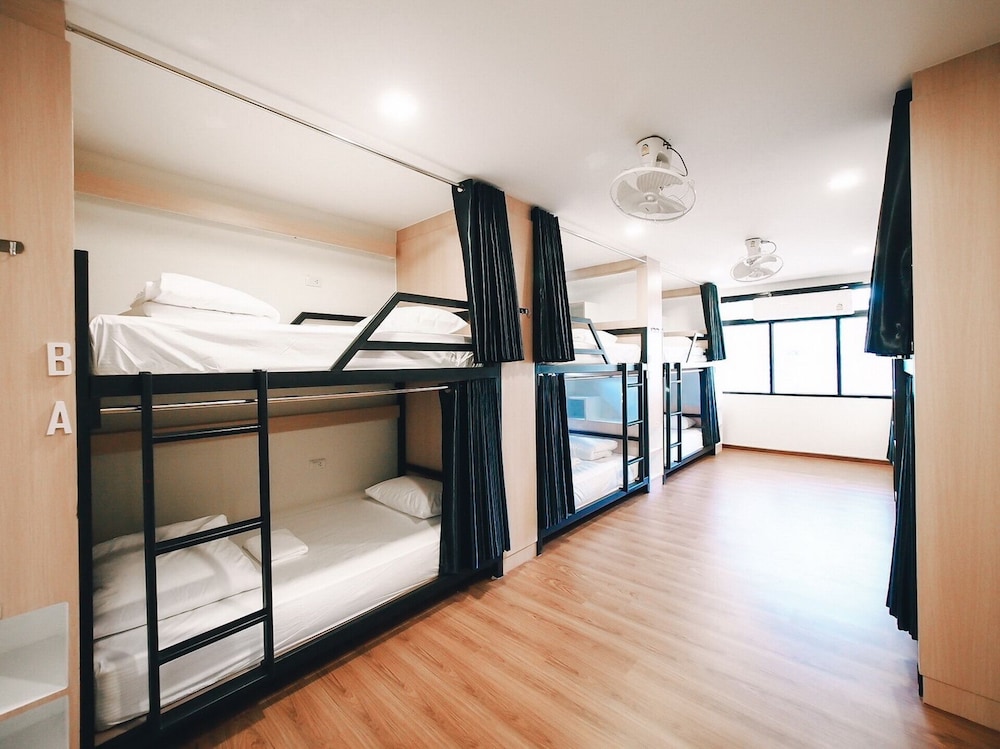 10-Bed Mixed Dormitory Room