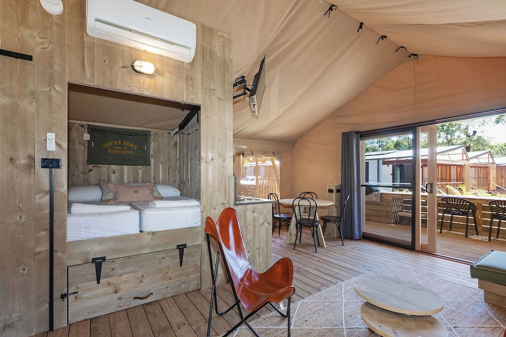 Superior Safari Tent - Sleeps 4 photo 2