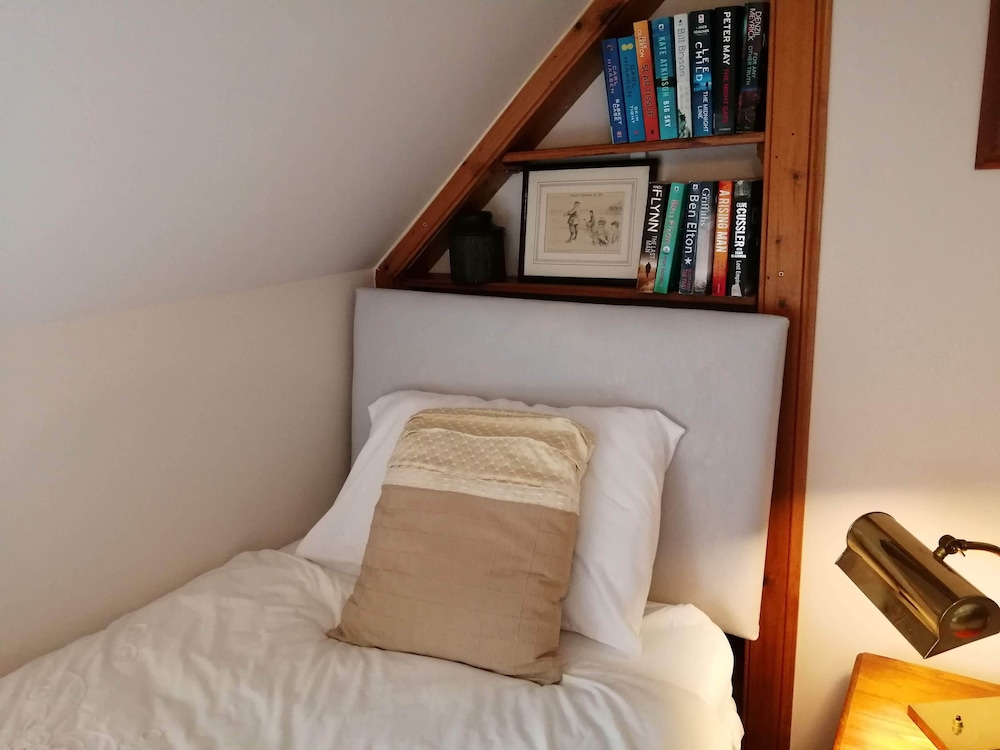 House, 2 Bedrooms photo 3
