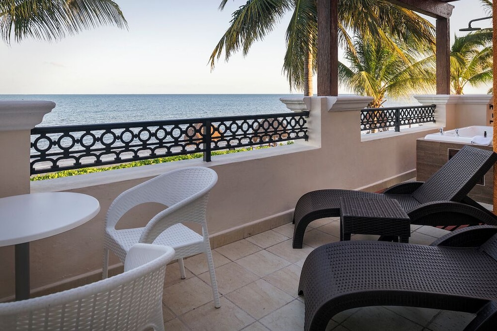 Privilege Honeymoon Suite photo 3
