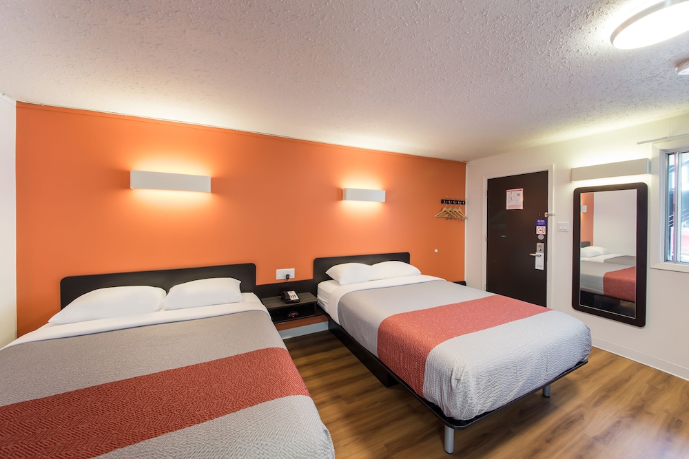 Deluxe Suite, 2 Queen Beds, Non Smoking, Kitchenette