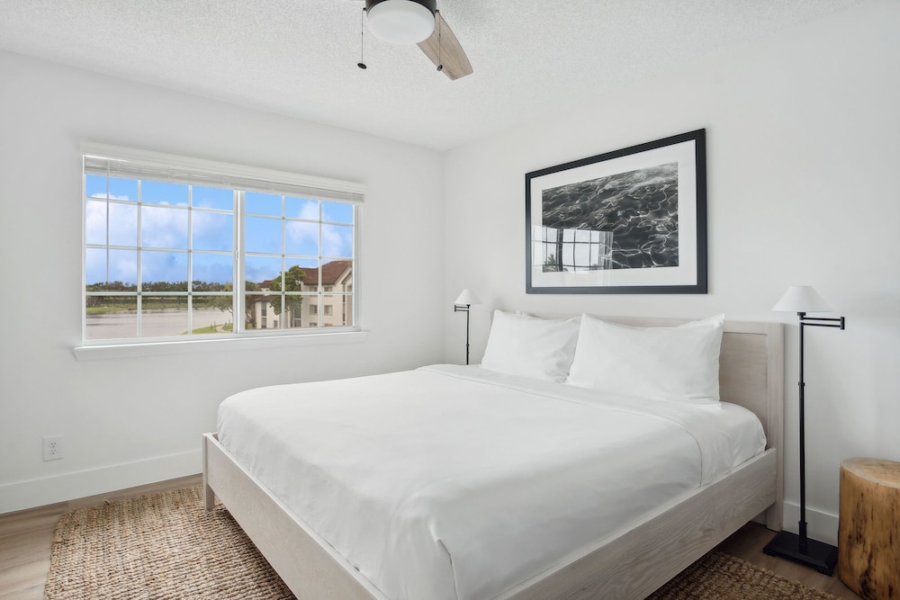 Signature Apartment, 1 King Bed, Patio (Self Check-In With Virtual Front Desk)
