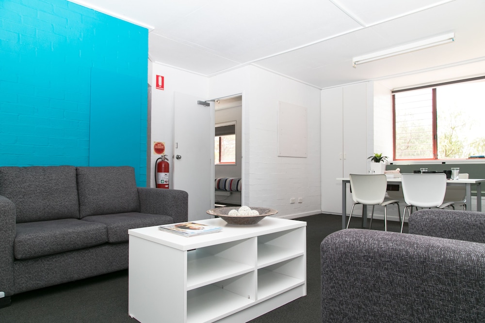 Single Room in a Shared 7 – 9  Bed with Shared Bathroom photo 3