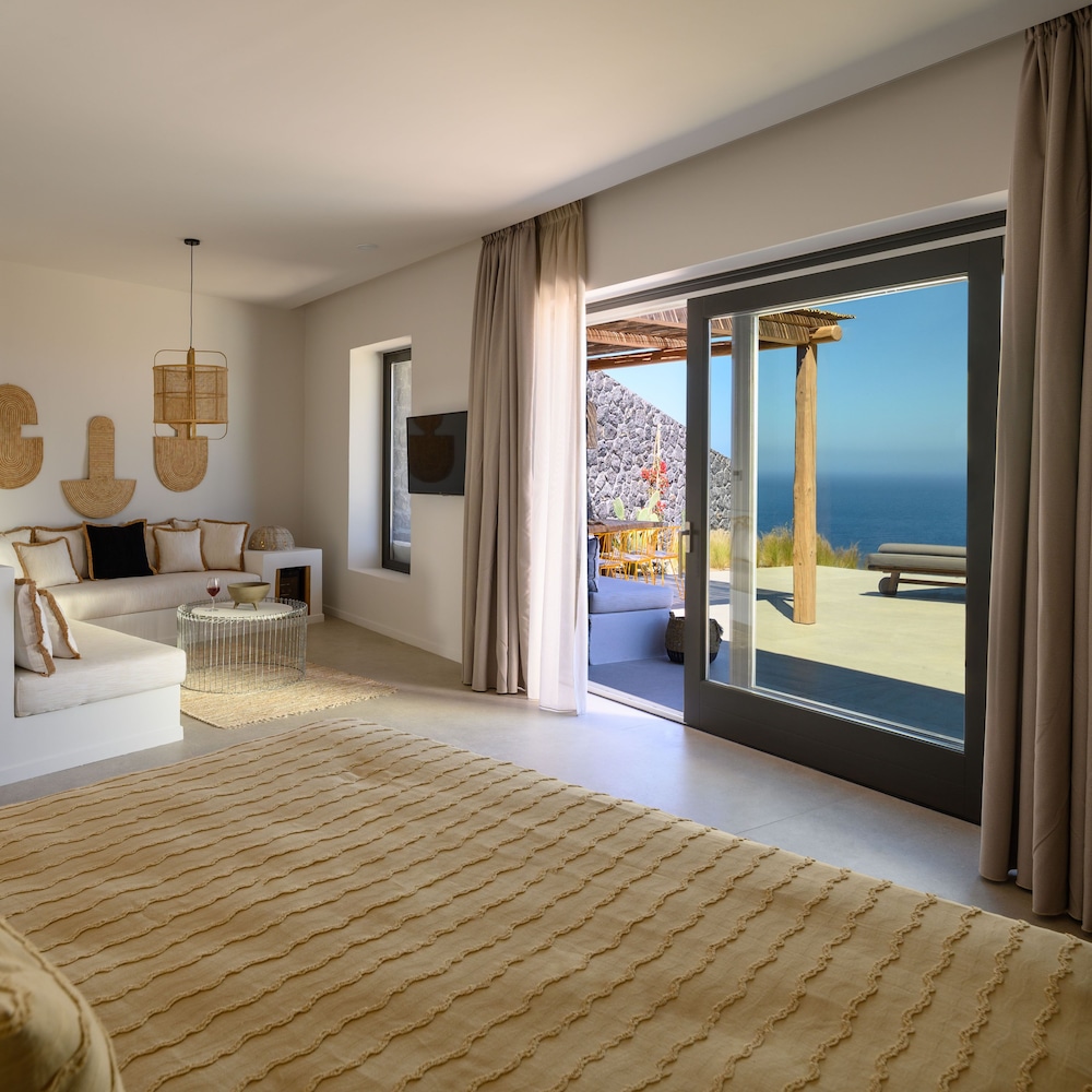 Deluxe Suite with Private Heated Pool