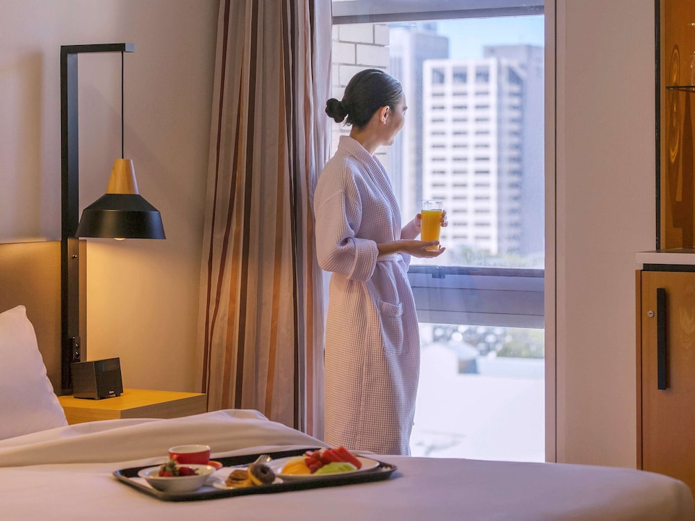 Deluxe Room, 1 Queen Bed, City View, Corner - Photo 6