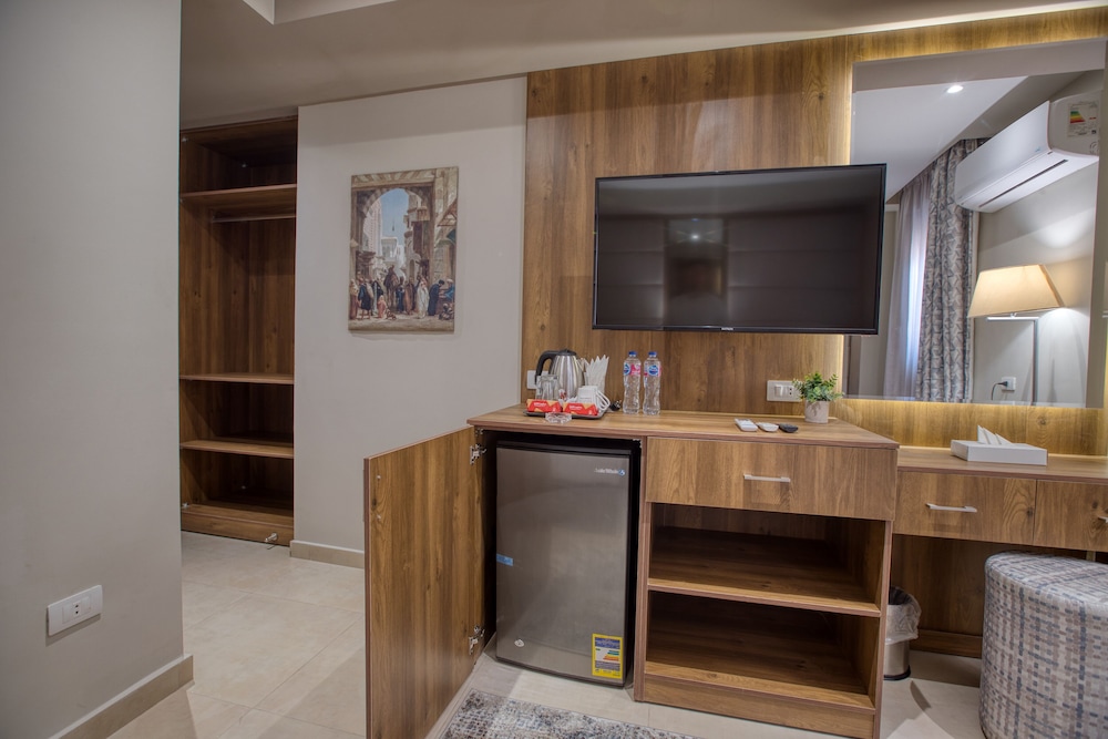 Economy Double Room thumbnail 6