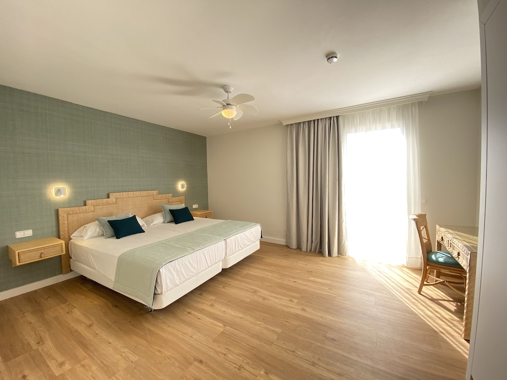 Suite, 2 Bedrooms, Terrace, Sea View (2 adults + 3 children) Suite, 2 Bedrooms, Terrace, Sea View (2 adults + 3 children)