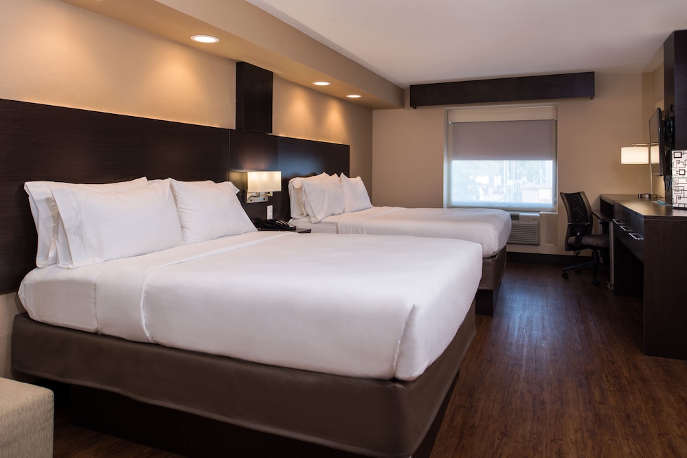 Standard Room, 2 Queen Beds photo 1