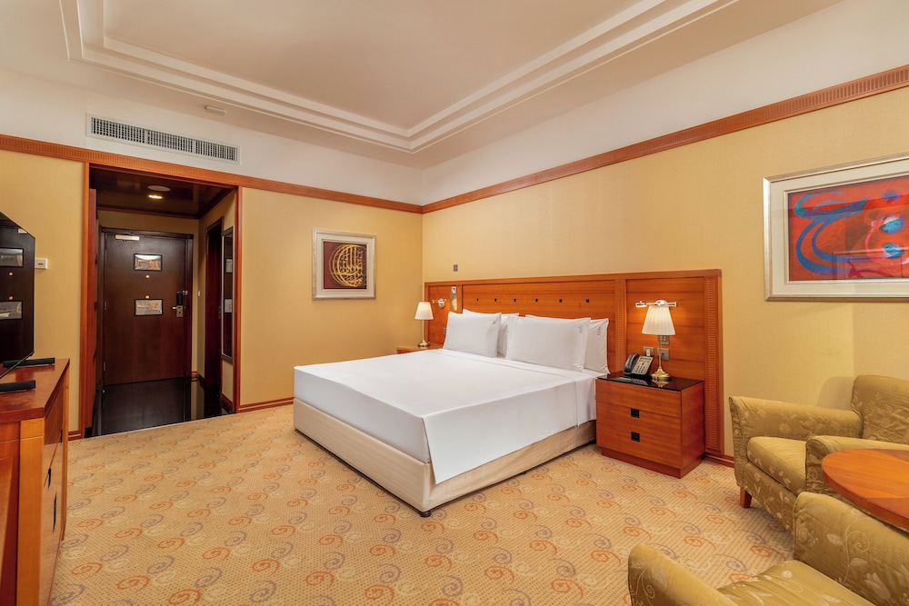 Room, 1 King Bed, Accessible, Pool View - Photo 3