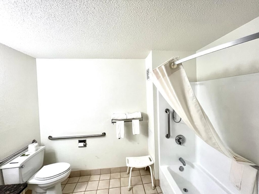 Room, 1 King Bed, Accessible, Non Smoking - Photo 2