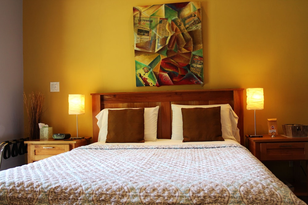 Room, 1 Queen Bed, Mountain View (Mola) photo 1