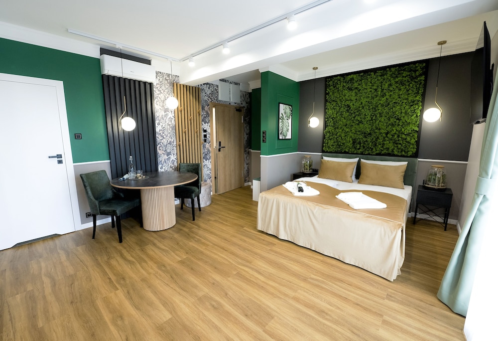 City Studio Suite, 1 Queen Bed, Non Smoking, City View