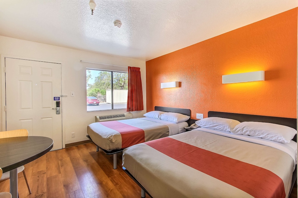 Deluxe Room, 2 Double Beds, Non Smoking, Refrigerator & Microwave photo 2