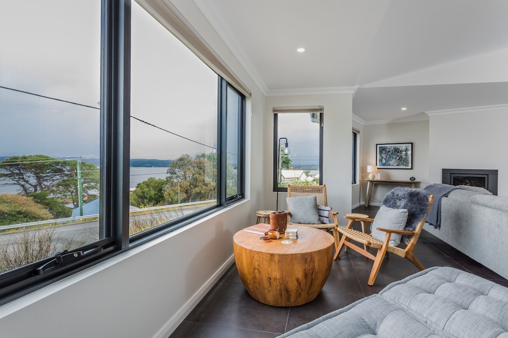 Luxury House photo 1