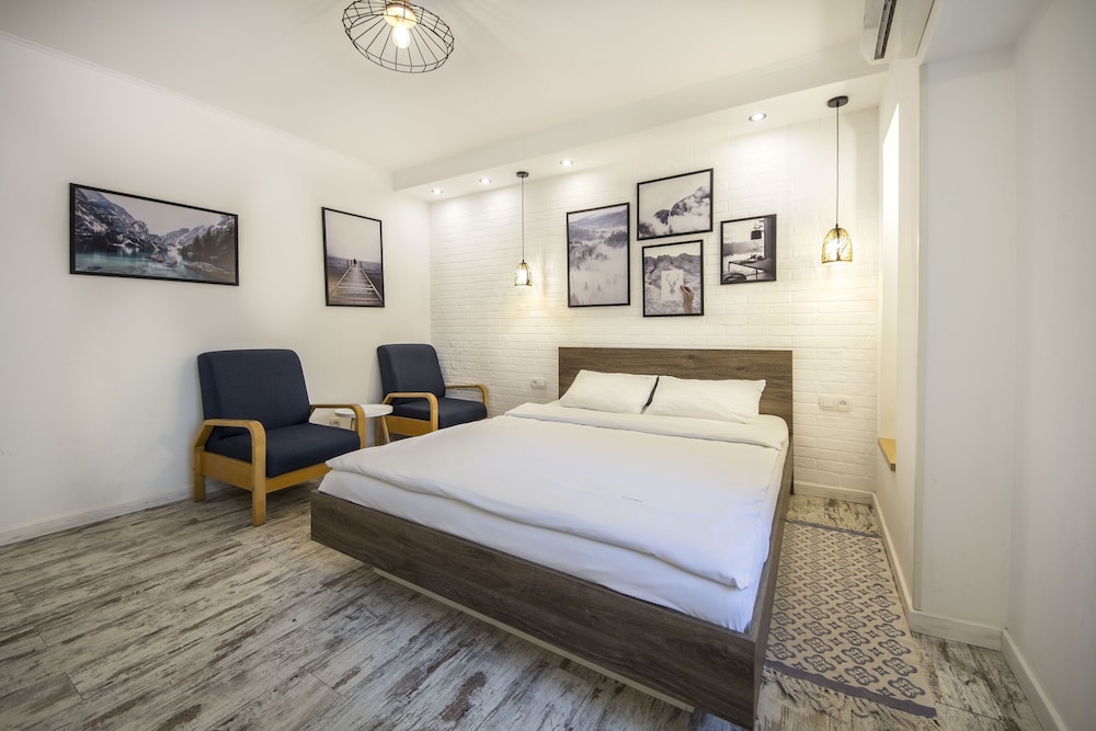 Design Studio Apartment - Heorhiivskyi Ln, 2