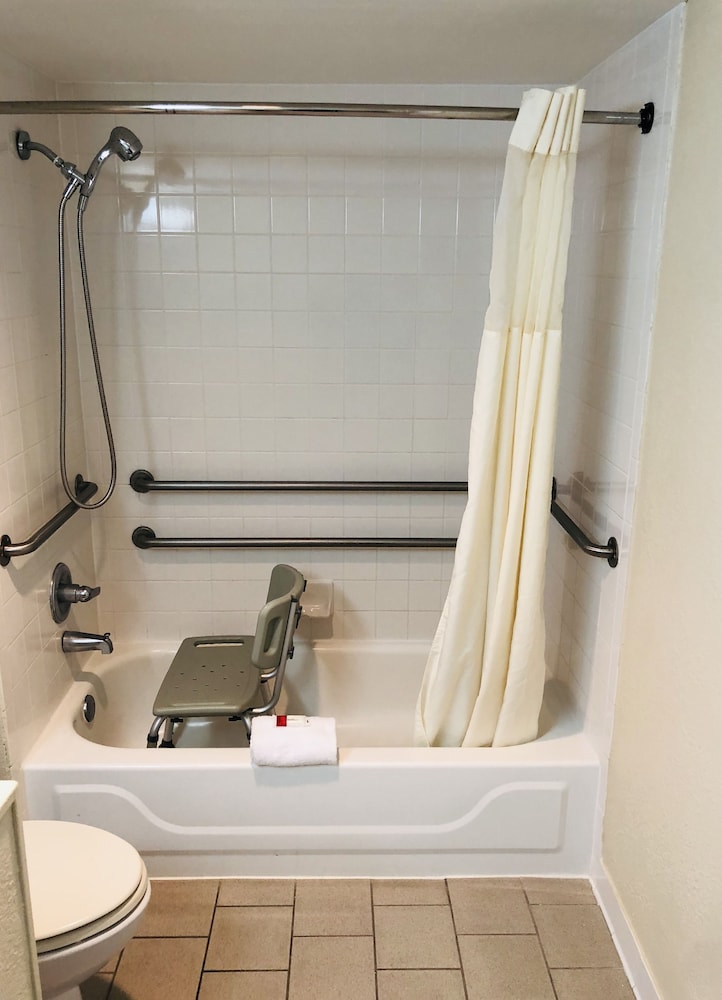 Room, 1 King Bed, Accessible, Non Smoking - Photo 4