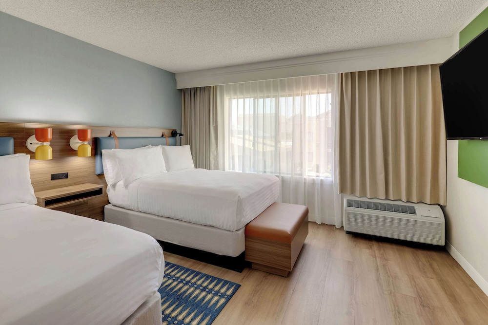 Superior Suite, Multiple Beds (One Bedroom) - Photo 2