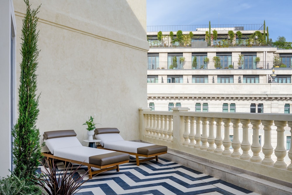 Junior Suite, 1 King Bed, Non Smoking, Terrace