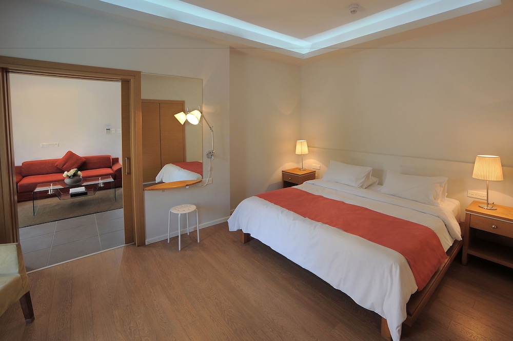 Villa, 1 Bedroom, Jetted Tub, Poolside - Photo 1