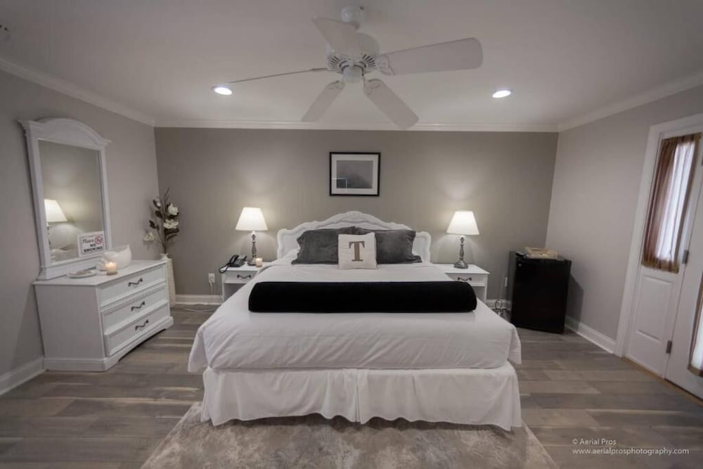 Premium Room, 1 King Bed photo 1
