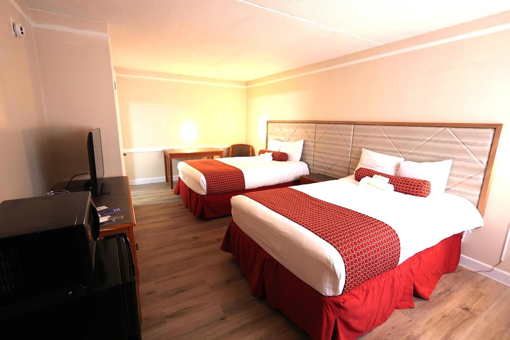 Room, 2 Queen Beds, Smoking photo 1