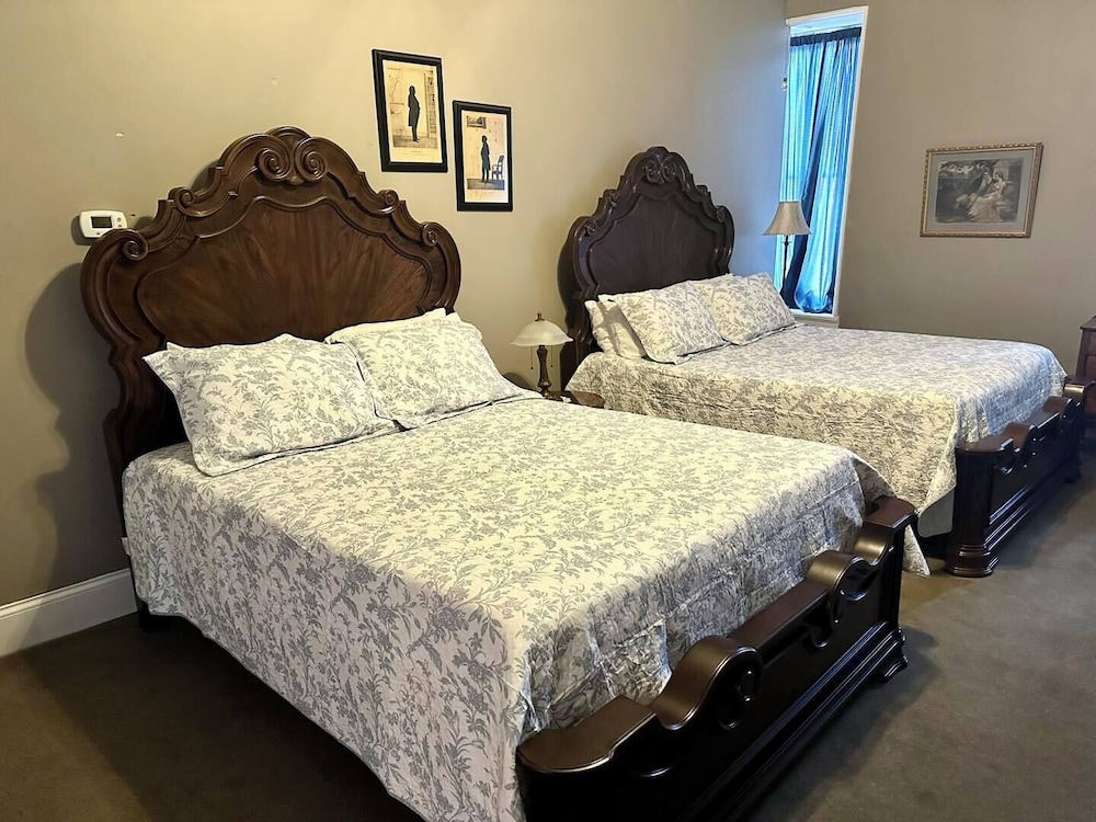 Standard Single Room, 2 Queen Beds