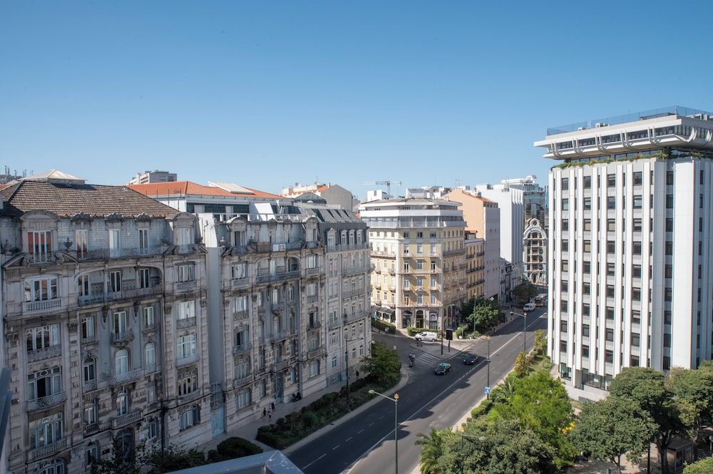 Large Mama Double Balcony Avenue View - Photo 13