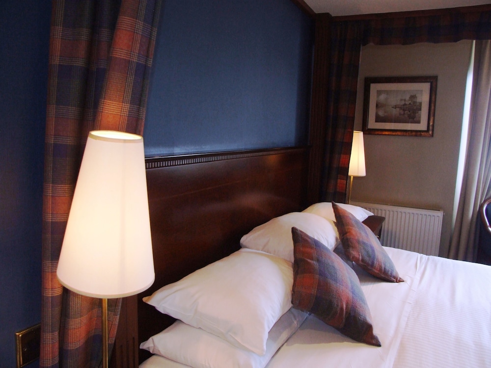 Suite (4 Poster Room) photo 3
