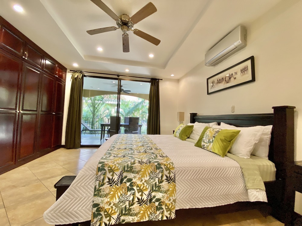 Standard Condo, 2 Bedrooms, Corner
