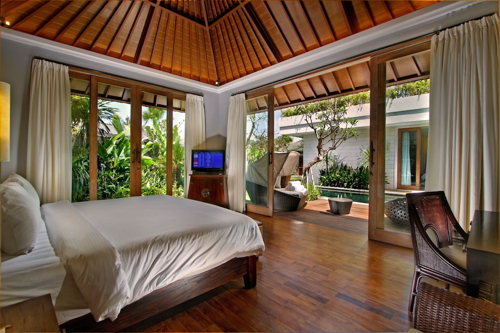 Four-Bedroom Villa with Private Pool - Photo 54