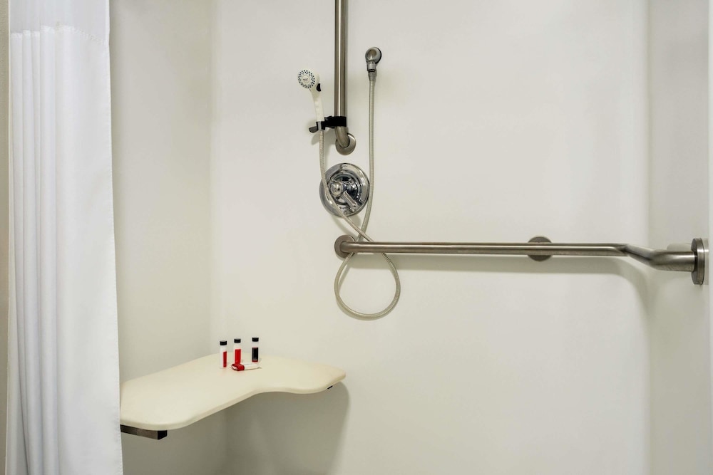 Room, 2 Queen Beds, Accessible, Non Smoking - Photo 3