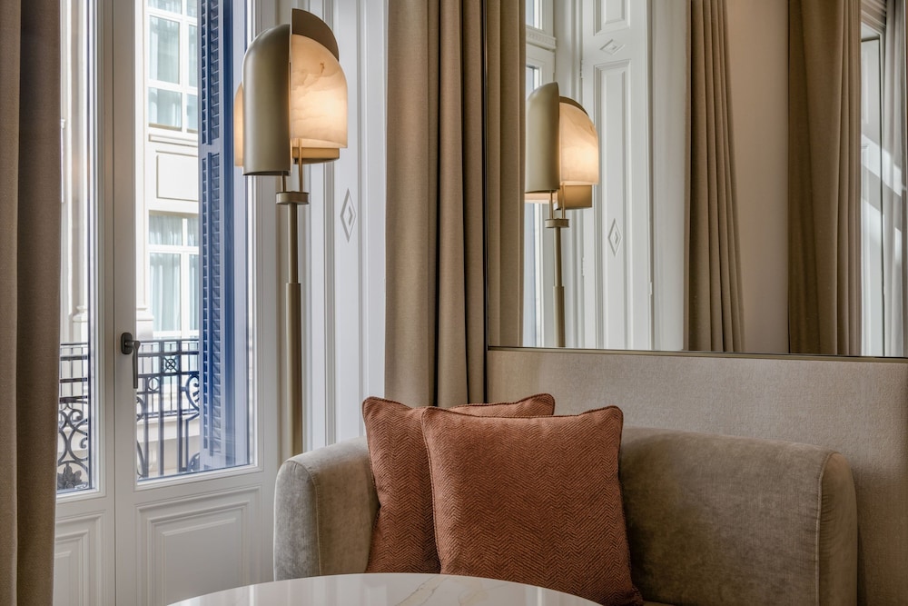 Premium Room, 1 King Bed, Non Smoking, City View (Balcony)