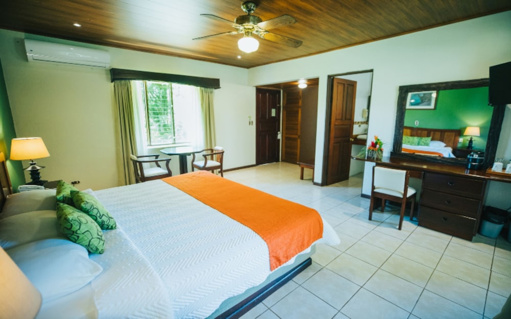 Standard Room, 1 King Bed - Photo 1