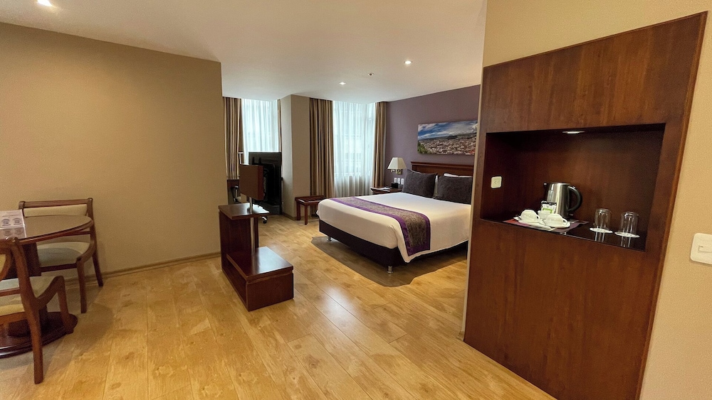 Executive Suite, 1 Queen Bed - Photo 7