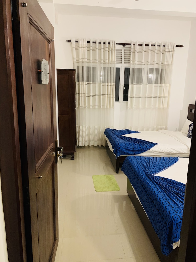 Basic Triple Room, Multiple Beds photo 2
