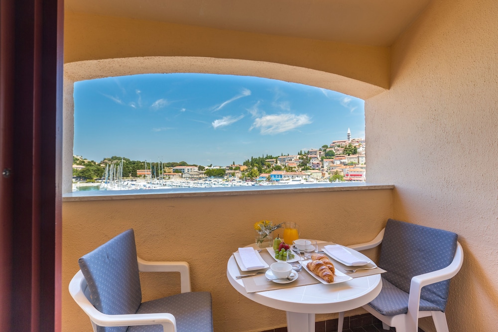 Apartment, 1 Bedroom, Balcony, Sea Facing photo 3