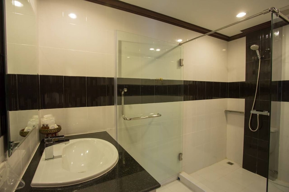 Deluxe Villa, 1 Queen Bed, Park View, Garden Area photo 3