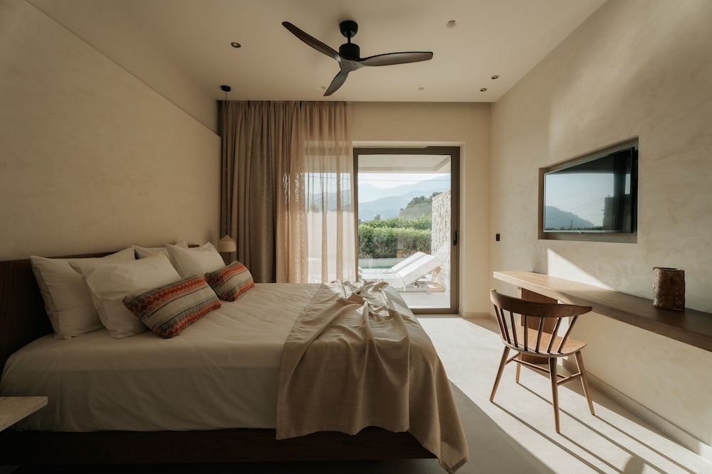 Superior Double Room, Pool View
