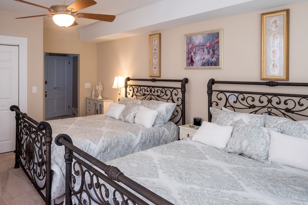 Deluxe Double Room, 2 Queen Beds, Allergy Friendly, River View