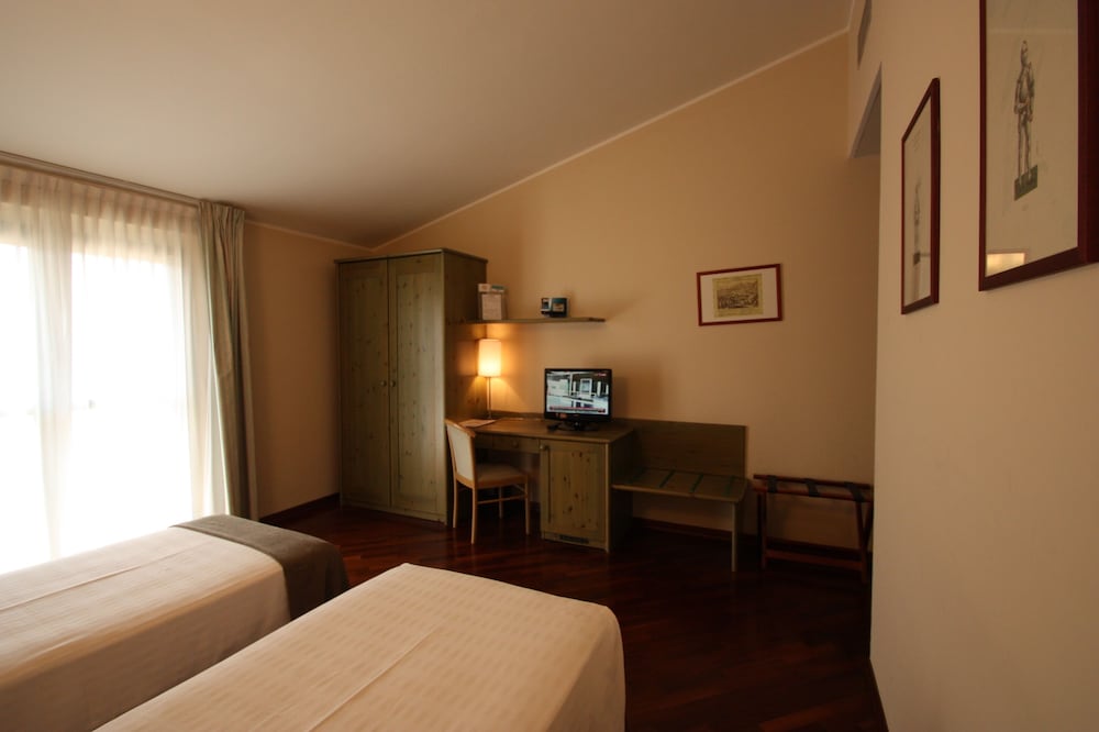 Basic Double or Twin Room photo 1