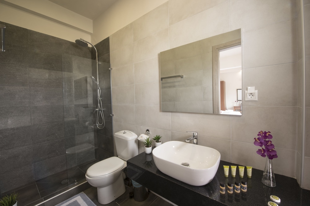 Standard Quadruple Room - Photo 13