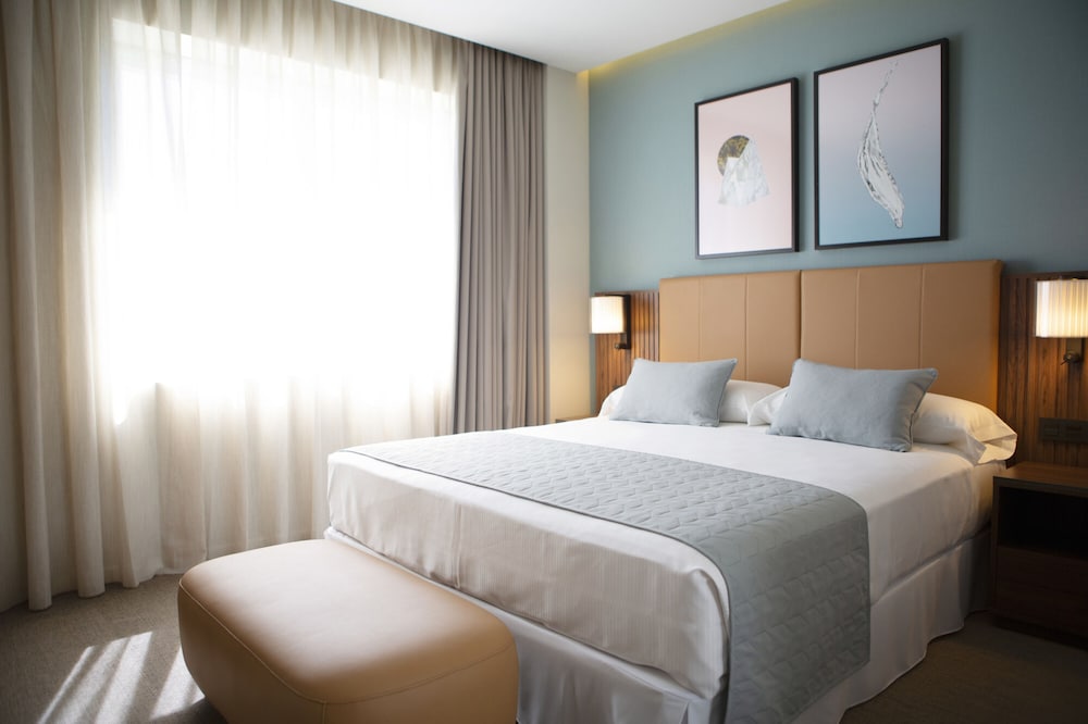 Deluxe Room (King)
