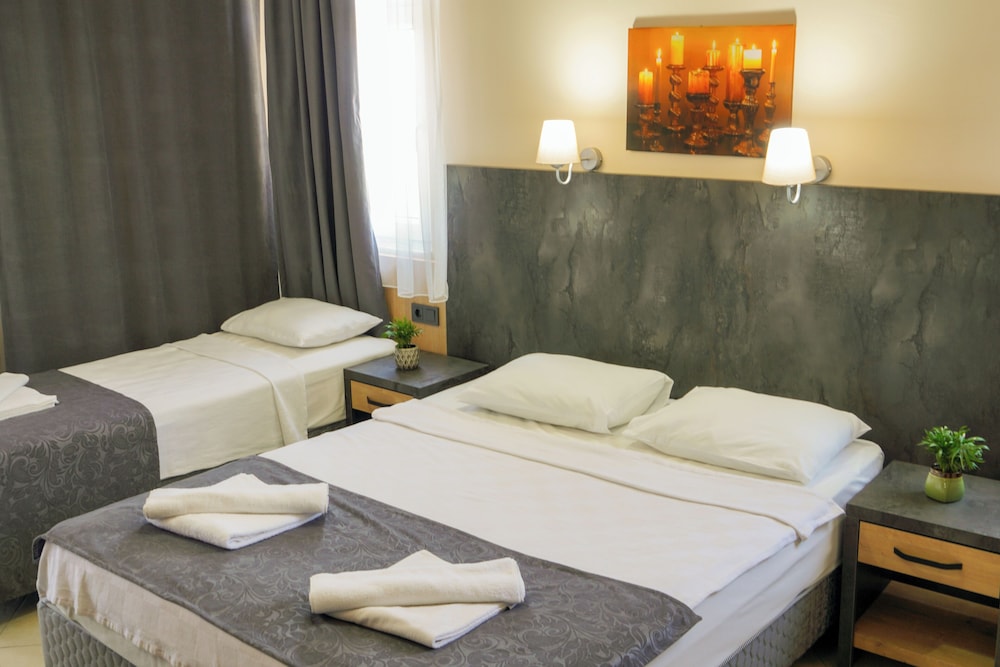 Double + one single 3 bed with street vi