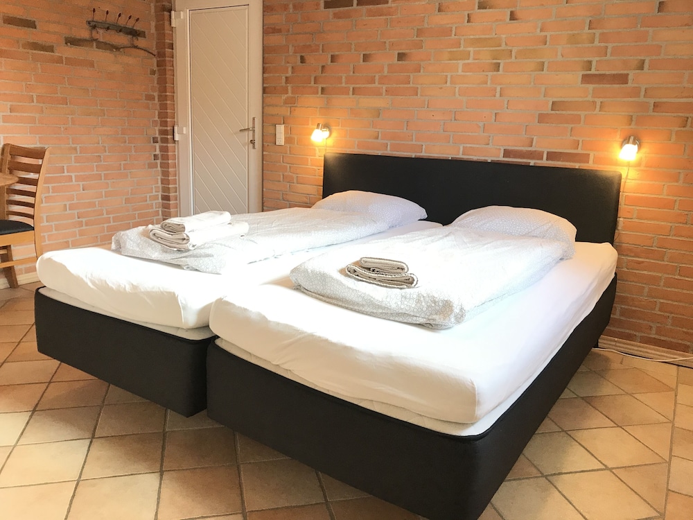 Suite, Ensuite photo 3