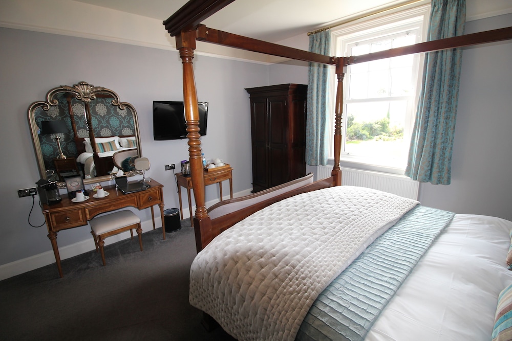 Superior Double Room (Four Poster Bed) photo 2