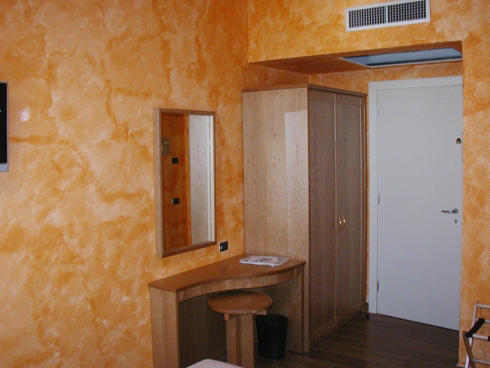 Classic Double Room Single Use, Balcony, Lake View photo 3